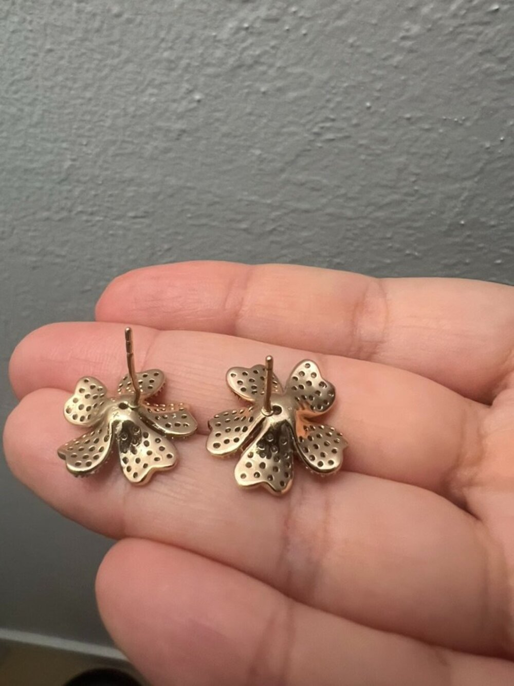 Sparkling Flower Stud Earrings - Picture 5 of 5